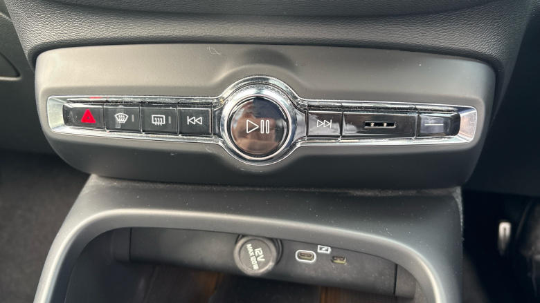 Volvo XC40 2.0 B3P Plus Dark 5dr Auto Petrol Estate